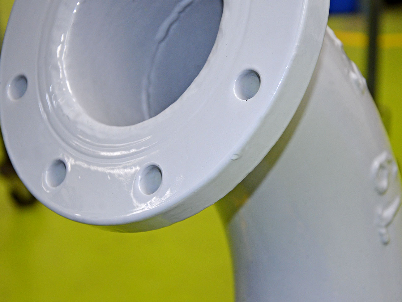 Plastificazione metallica per tubi navali contro la corrosione galvanica